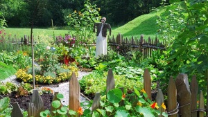 Monsoon Season: The Perfect Time to Grow Your Own Kitchen Garden
Alternatively:
Unlock Your Green Thumb: Why Monsoon is Prime Time for Kitchen Gardens
Or:
Maximize Your Harvest: Starting a Kitchen Garden in Monsoon Season