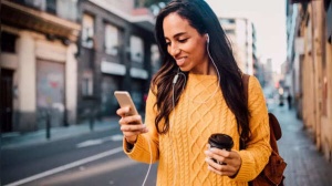 What Your Phone Grip Reveals About Your Hidden Personality: A Fun Quiz