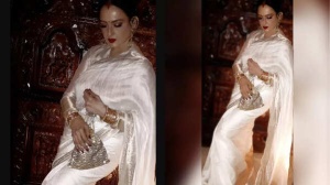 Rekha looks like a dream in ivory Banarasi saree at Parineeta's 20 year celebration