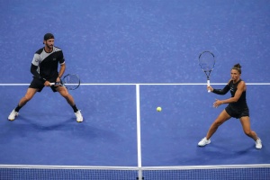 US Open Day 2: Alcaraz's Fresh Cut Divides Opinion, Venus Defies Age, and Legends Bow Out