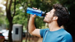 Electrolyte Powder Drinks: Hydration Hack or Health Hazard? Examining the Risks and Benefits