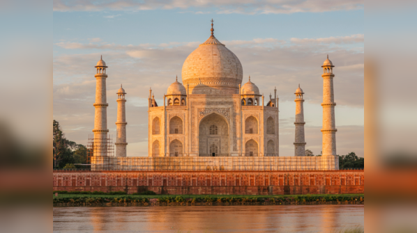 Taj Mahal backdrop in Million Dollar Arm