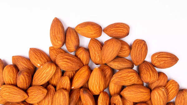 A handful of almonds for eye health