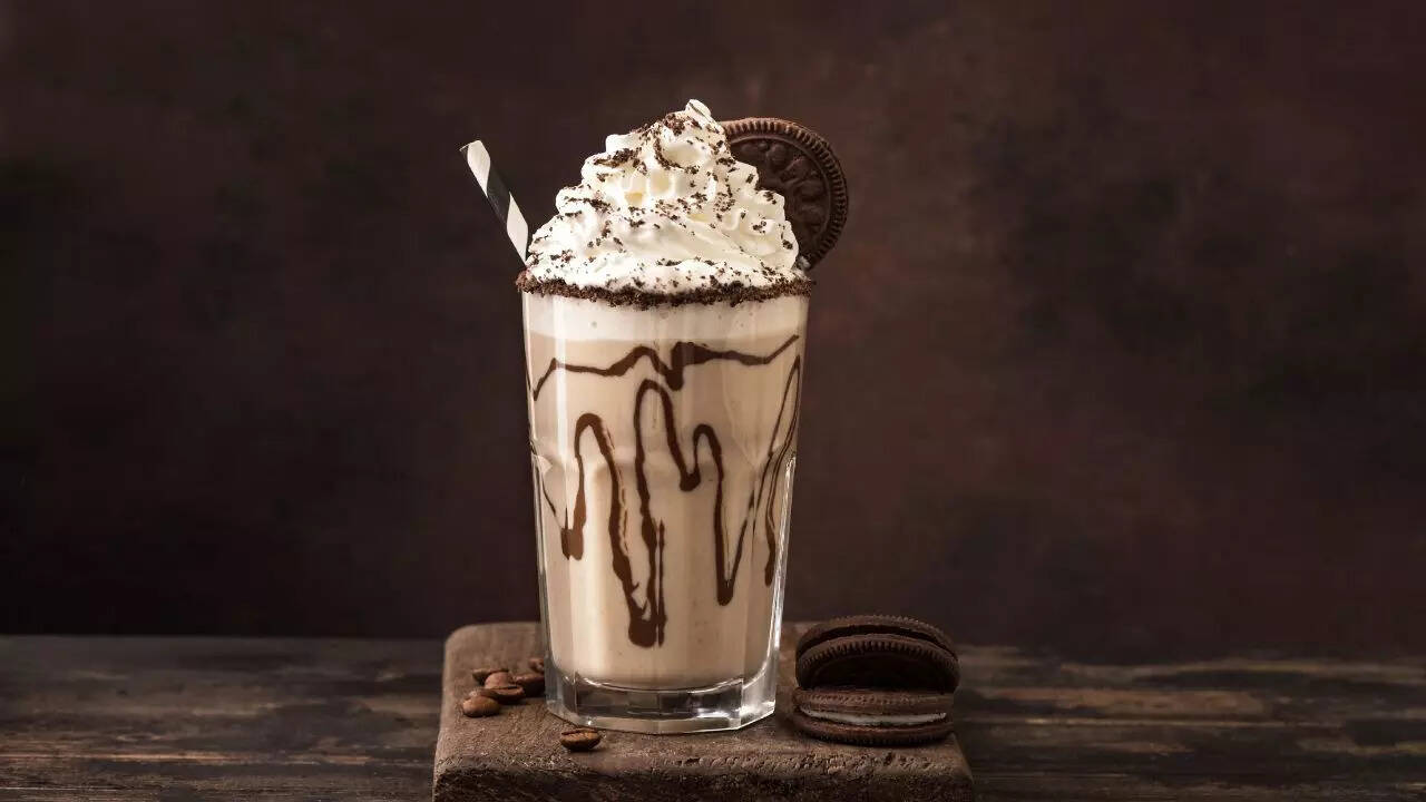 Health face-off between cold and hot coffee
